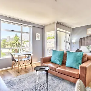 Apartment Beautiful In Convenient Point, Cape Town